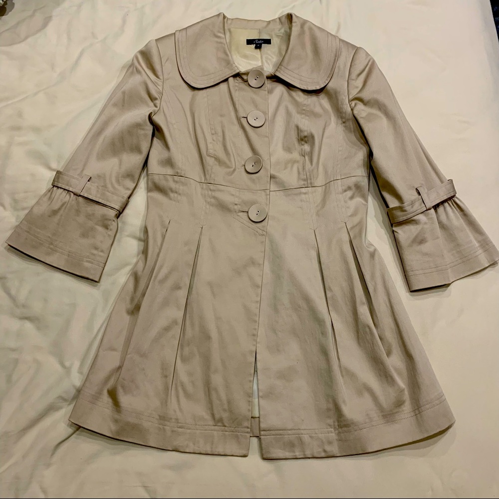 Women’s 3/4 length sleeve button jacket.